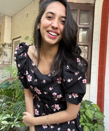 Black Floral Puffed Top