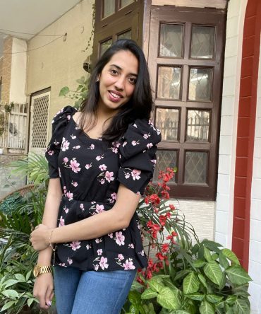 Black Floral Puffed Top 2