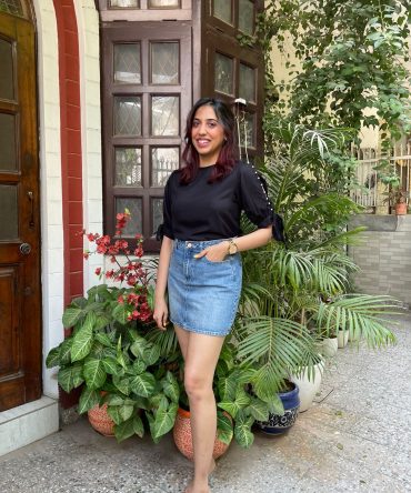 Pearl Sleeved Top- Black 2