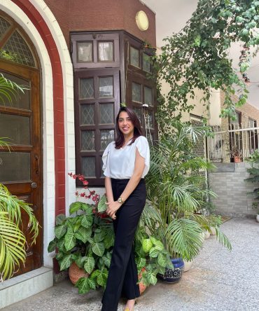 Manifesting CEO Top- White 2